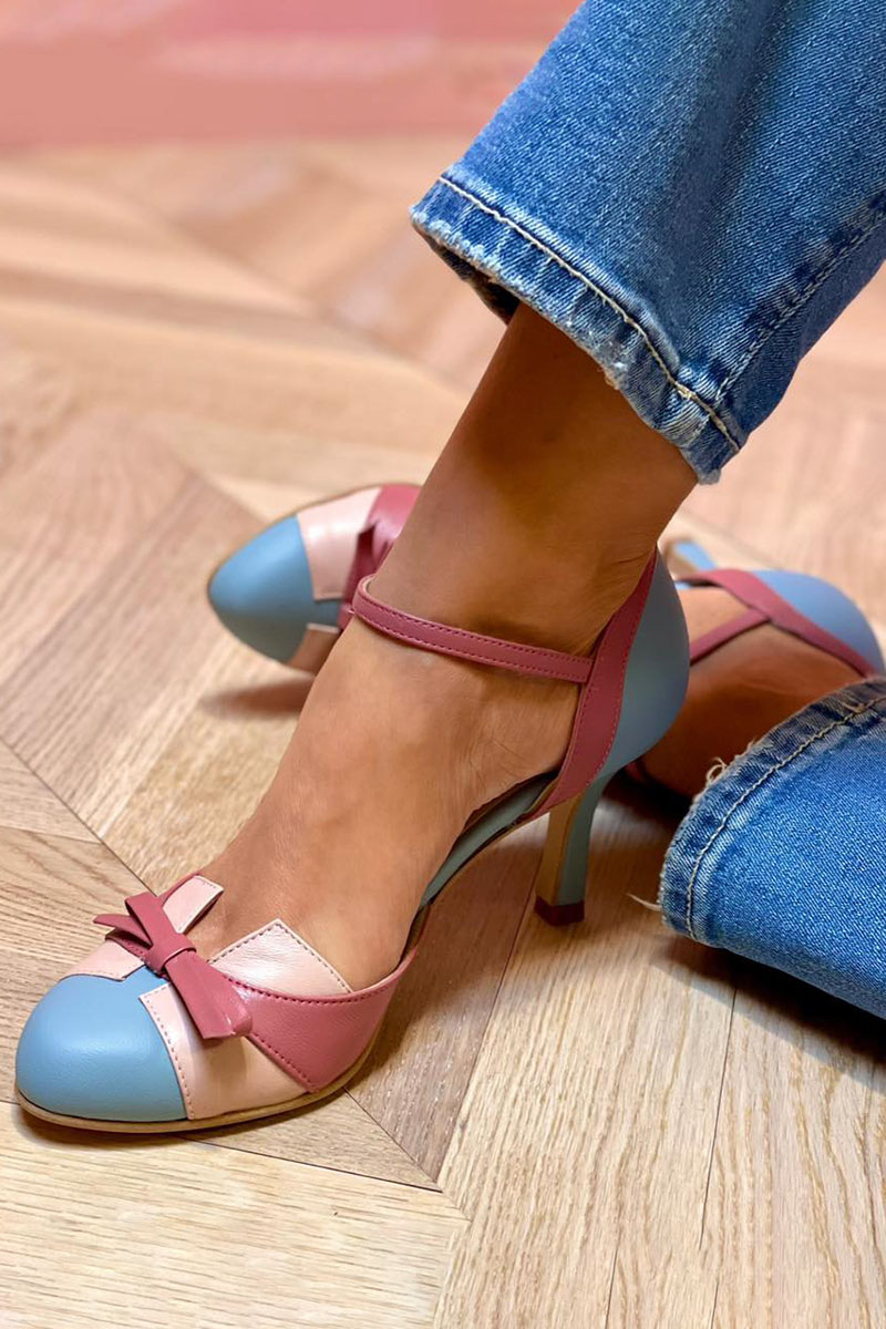 Bellarosa™ | Kleurrijke sandalen met strik en bandje, ronde neus