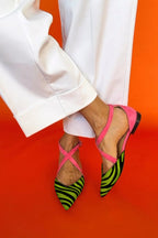 Zarella™ | Platte sandalen met zebraprint en gekruiste enkelbandjes