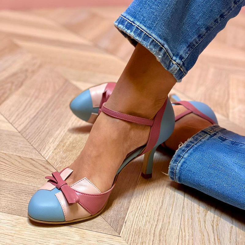 Bellarosa™ | Kleurrijke sandalen met strik en bandje, ronde neus